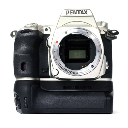 {판매완료}[중고]펜탁스 PENTAX K-5  K-5 Limited Silver BODY / 배터리(세로)그립 포함