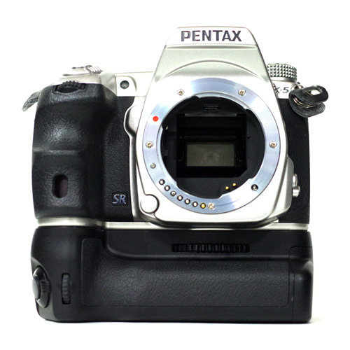 {판매완료}[중고]펜탁스 PENTAX K-5 Limited Silver ( 세로그립 포함) / 실버