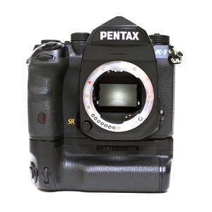 {판매완료}[중고]펜탁스 PENTAX K-1 BODY + 배터리그립(D-BG6) + 메츠 64 AF-1 플래시